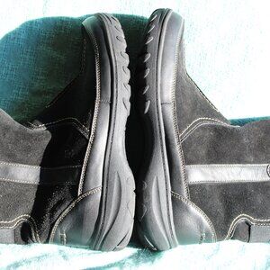 Clarks Leather and Suede Black Short Boots Size 10